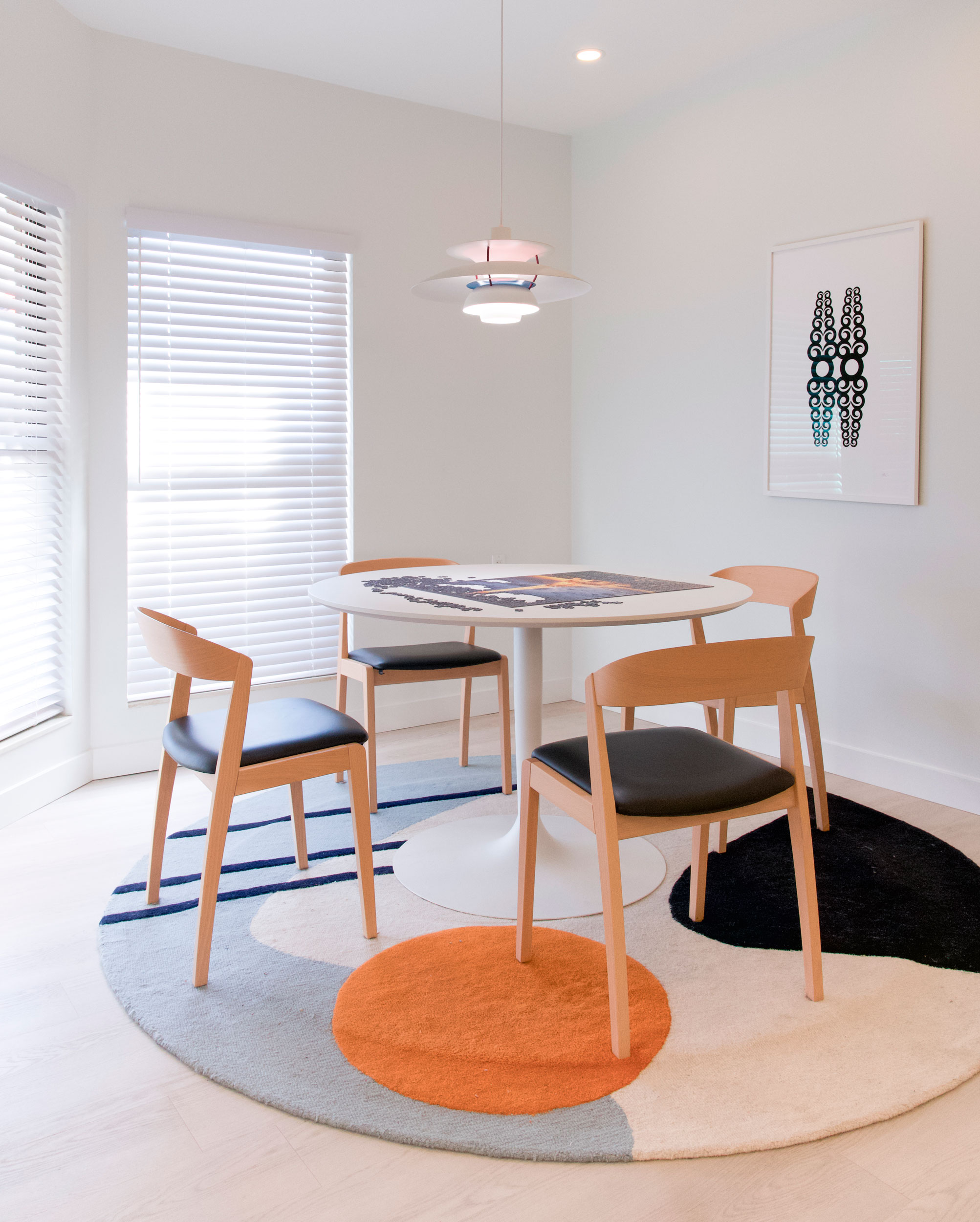 One of the project’s central elements was the creation of a dedicated puzzle area for the seniors in the community.