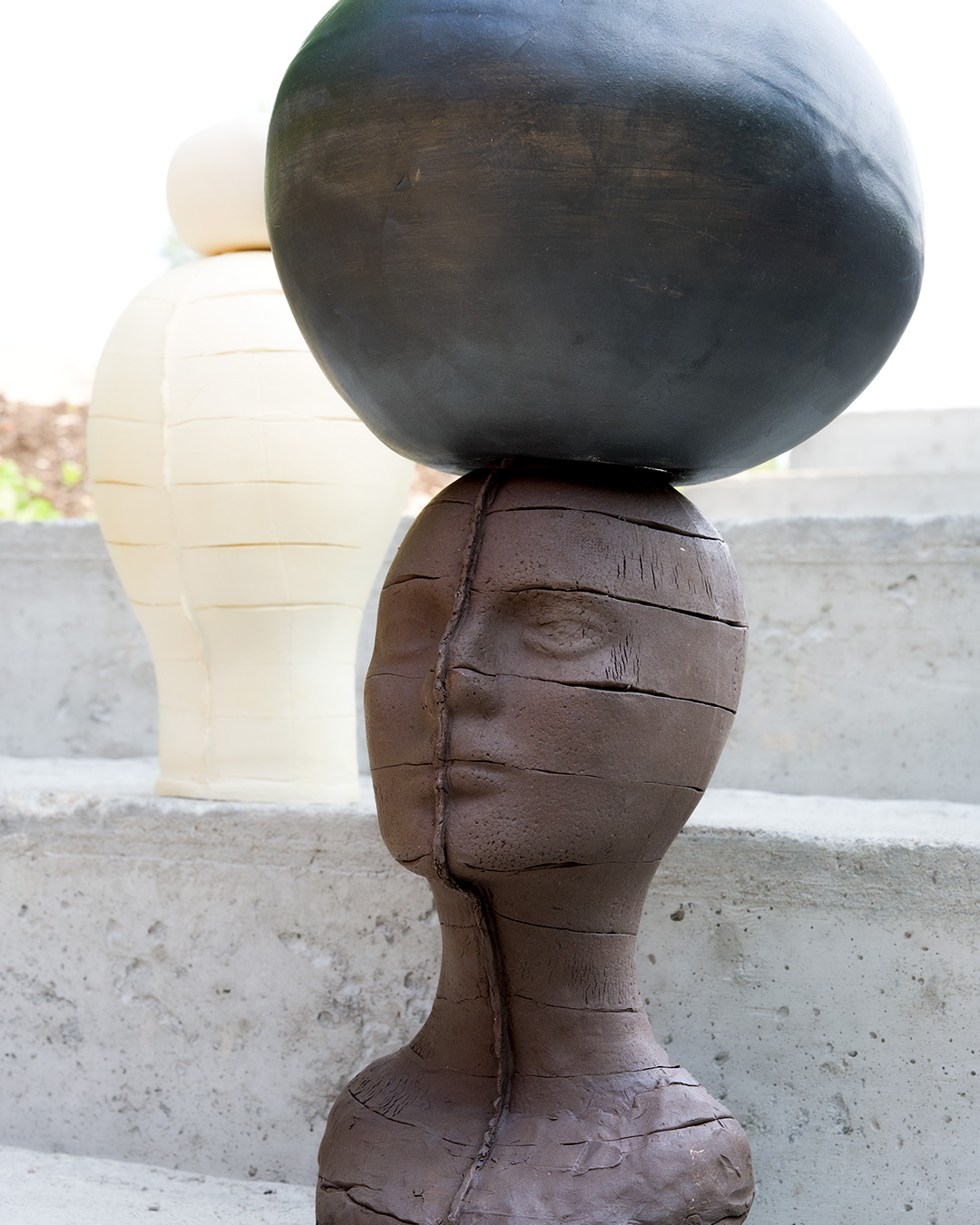 These archetypal mannequins expose their life experience in the beauty of scars, in the unglazed body of the clay and in the seams of production